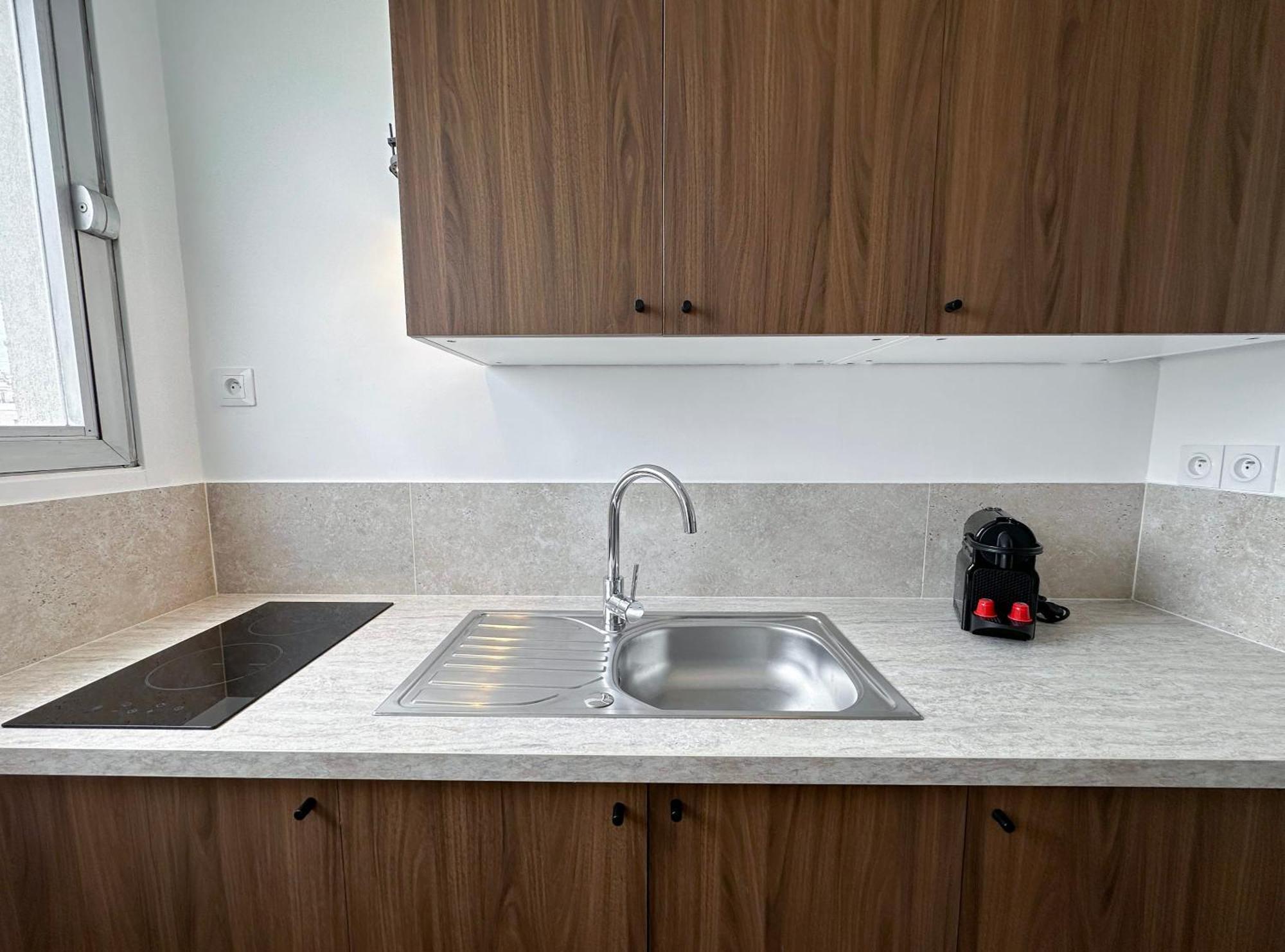 Brand-New Studio With Eiffel Tower View Paris Exteriör bild